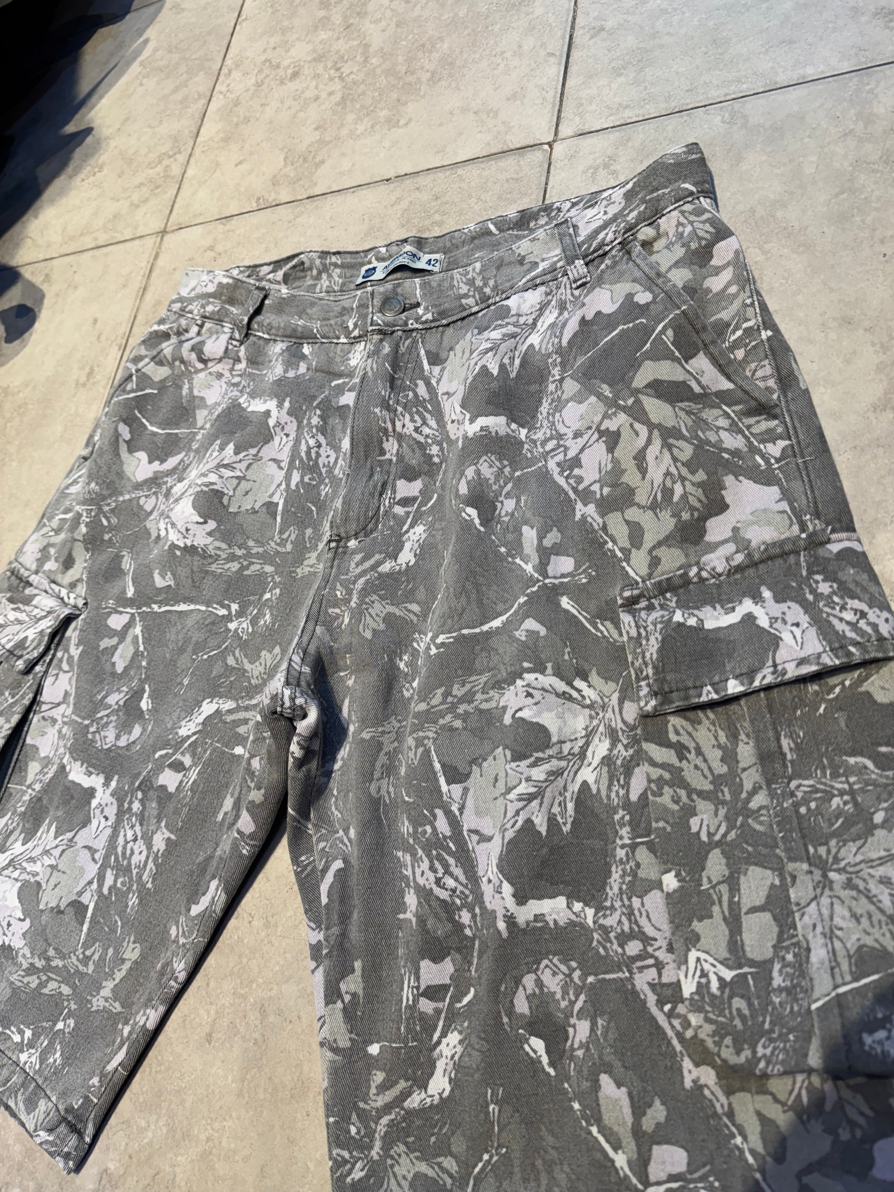 BERMUDA CARGO BAGGY REAL TREE WHITE