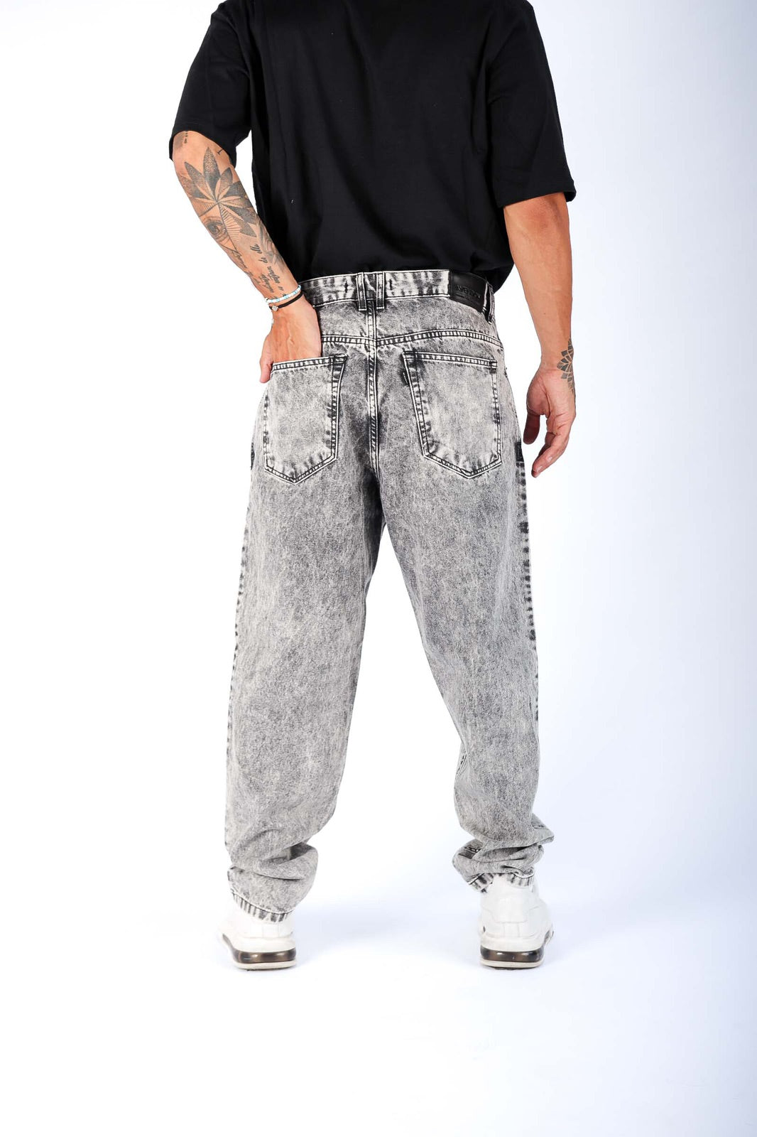 MOM “SNOW BLACK”